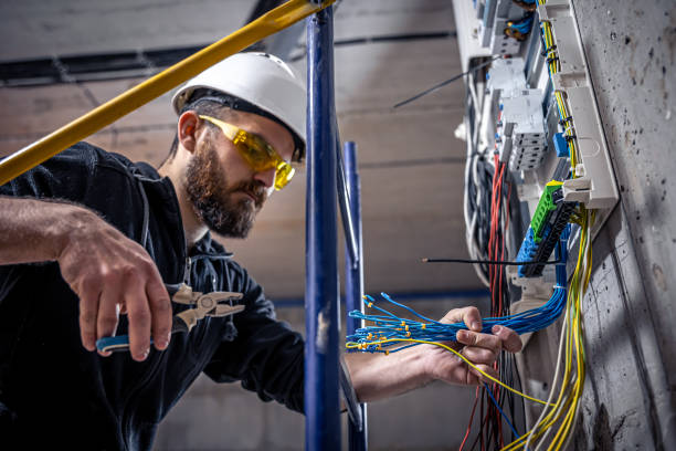 Best Affordable Emergency Electrician  in Highland Heights, KY